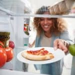 چرا پیتزای سرد باقیمانده در یخچال خوشمزهتر است؟