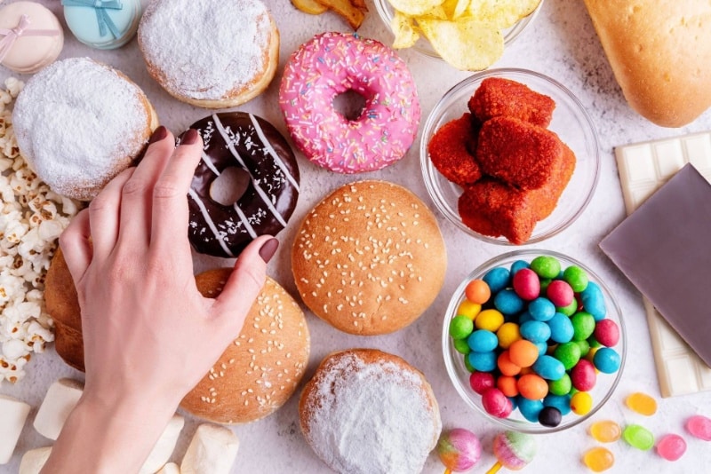 چگونه قند در عرض چند ثانیه دندانهایتان را خراب میکند؟