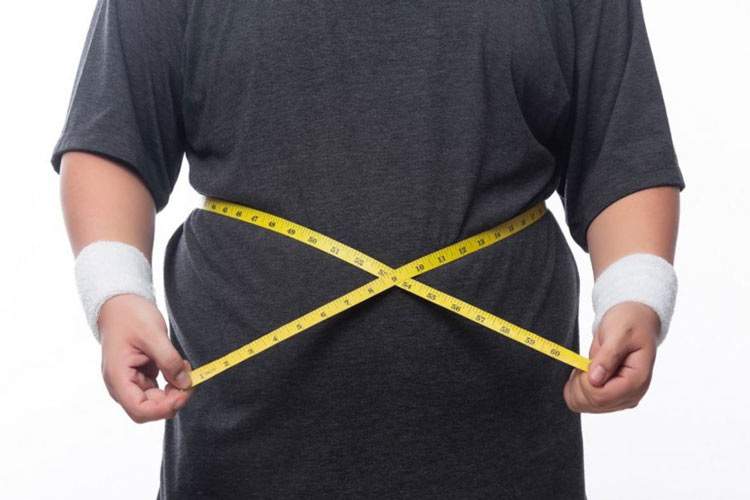 ۴ عادت روزمره که چربی احشایی را افزایش میدهند (و راههای کاهش آن)