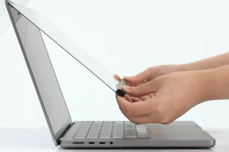 این وسیله جانبی، نمایشگر لپتاپهای اپل را لمسی میکند