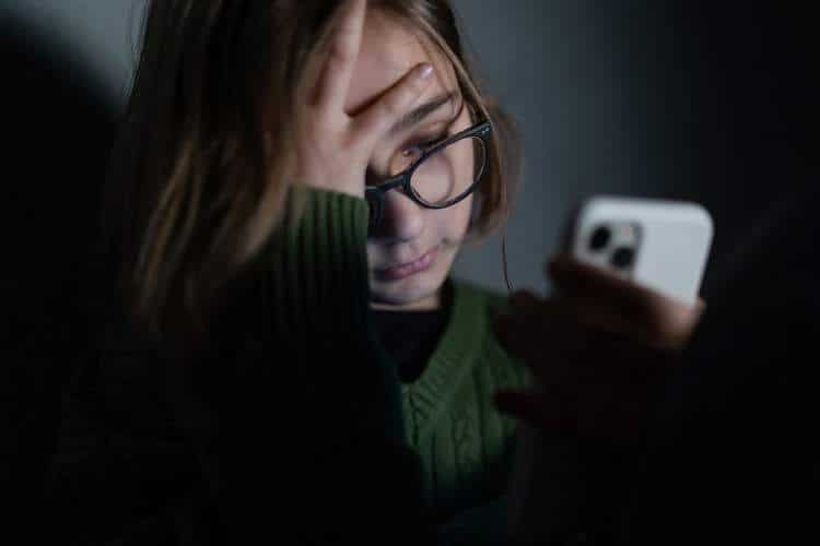 طرح هشدارهای سلامت روان در شبکههای اجتماعی نیویورک: گامی به سوی شفافیت بیشتر