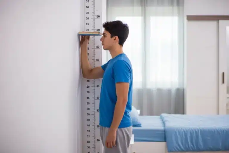 چرا صبحها قدبلندتر و شبها کوتاهتر هستیم؟