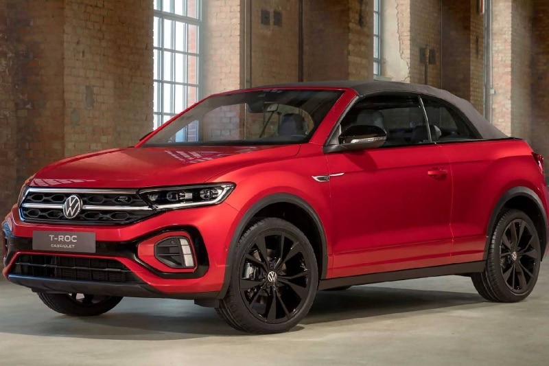 این خودرو شاسیبلند، سقف بازشونده دارد