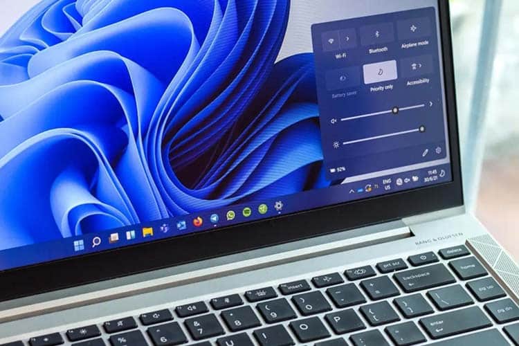 بازگشت قابلیت جابهجایی نوار وظیفه به ویندوز ۱۱