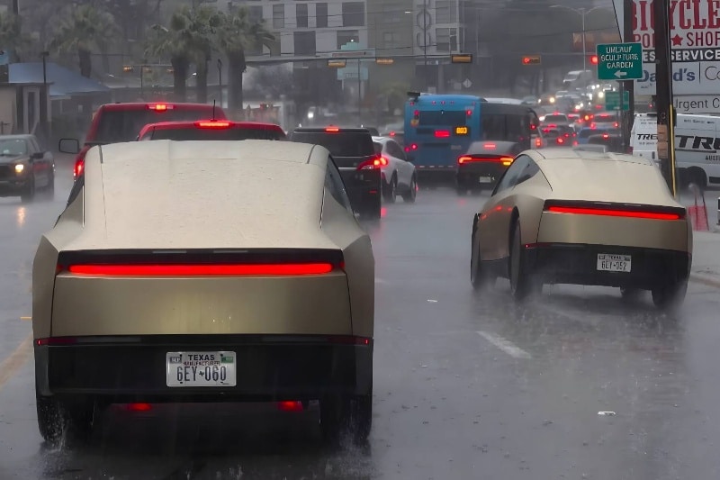 تاکسیهای خودران ایلان ماسک هنگام تست زیر باران رؤیت شدند