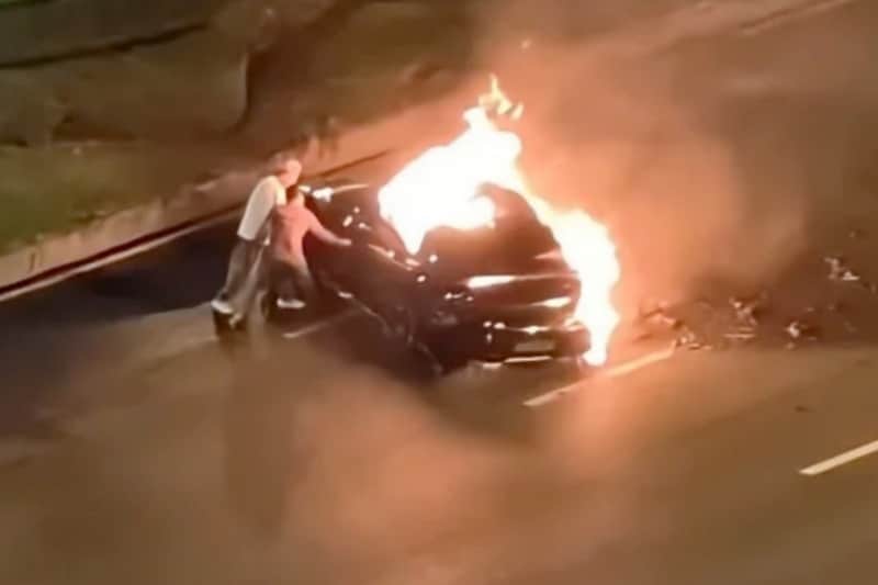 تصادف خودرو شیائومی و مرگ راننده؛ قطعی برق از بازشدن درها جلوگیری کرد