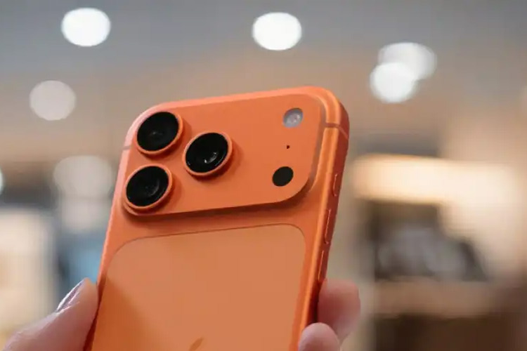 راز سوراخ کوچک کنار دوربین آیفون چیست؟