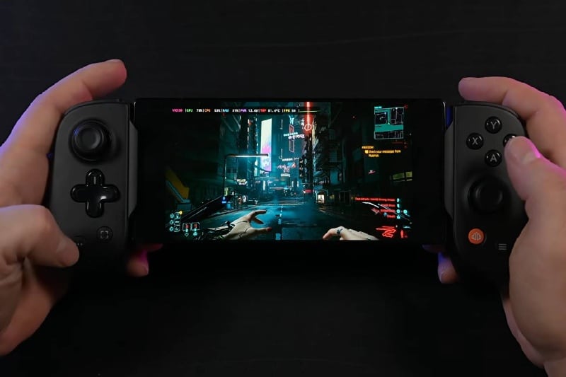 یک یوتیوبر بازی سنگین Cyberpunk 2077 را روی گوشی اندرویدیاش اجرا کرد