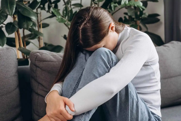 گریههای بیدلیل را جدی بگیرید؛ این عوامل پنهان ممکن است مقصر باشند