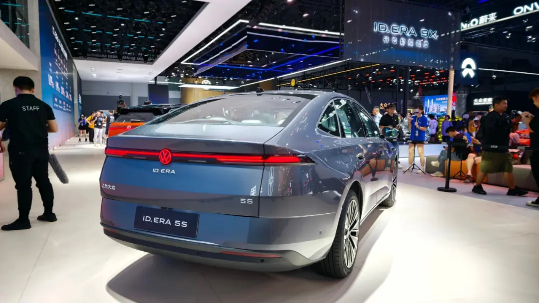 خودرو برقی فولکس‌واگن (Volkswagen) مدل ID. ERA 5S در نمایشگاه خودرو