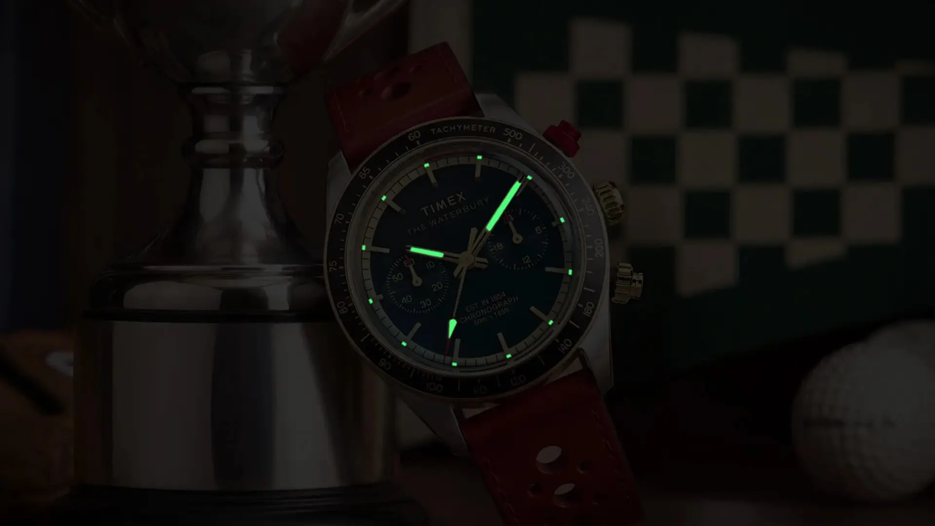 ساعت مچی تایمکس (Timex) مدل واتربری با صفحه کرونوگراف و بند چرمی قرمز