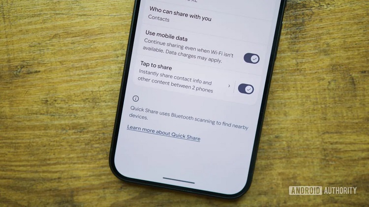 قابلیت جدید گوگل شبیه AirDrop اپل است؛ فقط گوشیها را به هم نزدیک کنید