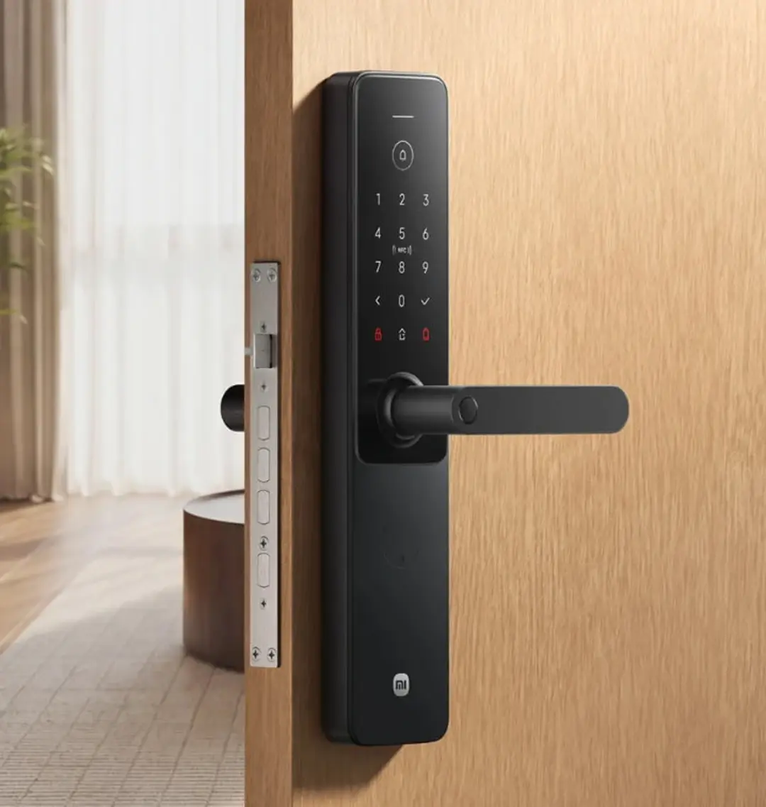قفل هوشمند شیائومی (Xiaomi Smart Door Lock 5C) با صفحه کلید دیجیتال روی در چوبی