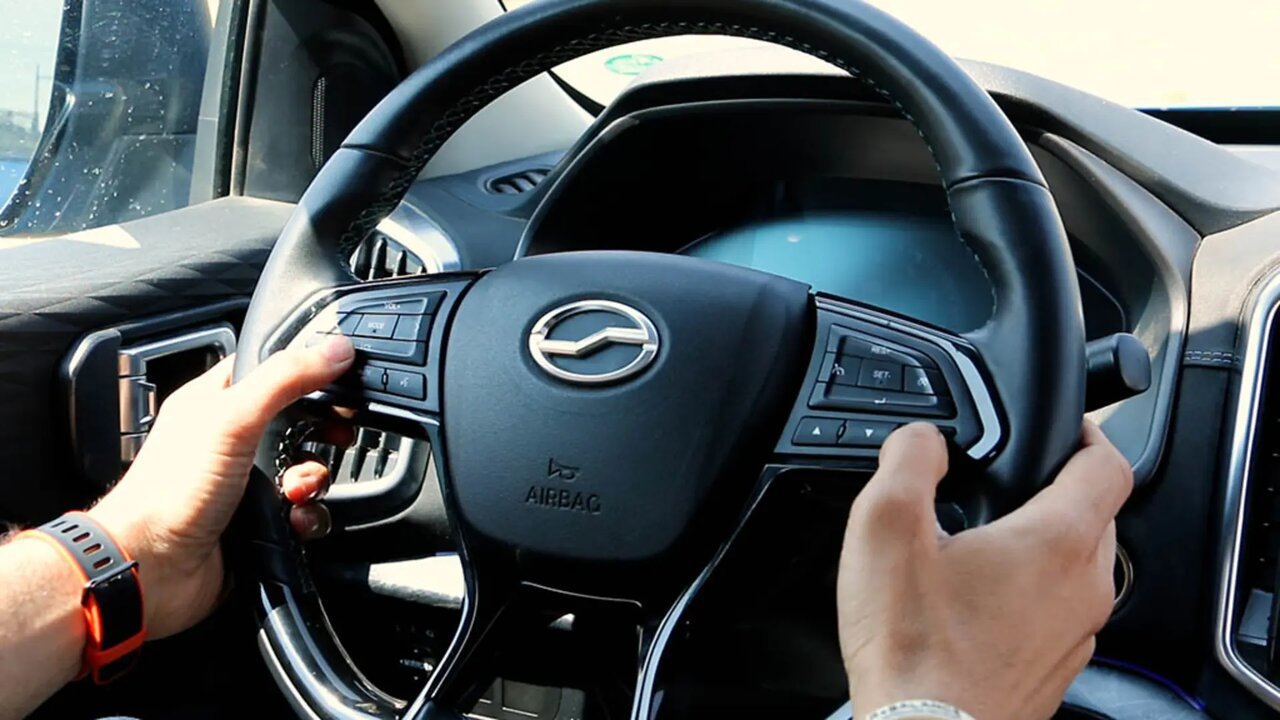 چرا فرمان خودرو بعد از خاموش شدن موتور سفت می‌شود؟