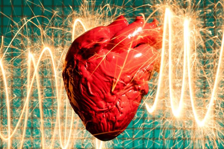 استرس و مشکلات مالی چگونه می‌توانند قلب را فرسوده
کنند؟