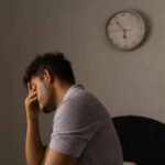اضطراب صبحگاهی از کجا میآید؟ ۶ عامل مهمی که شروع روز را سخت میکنند