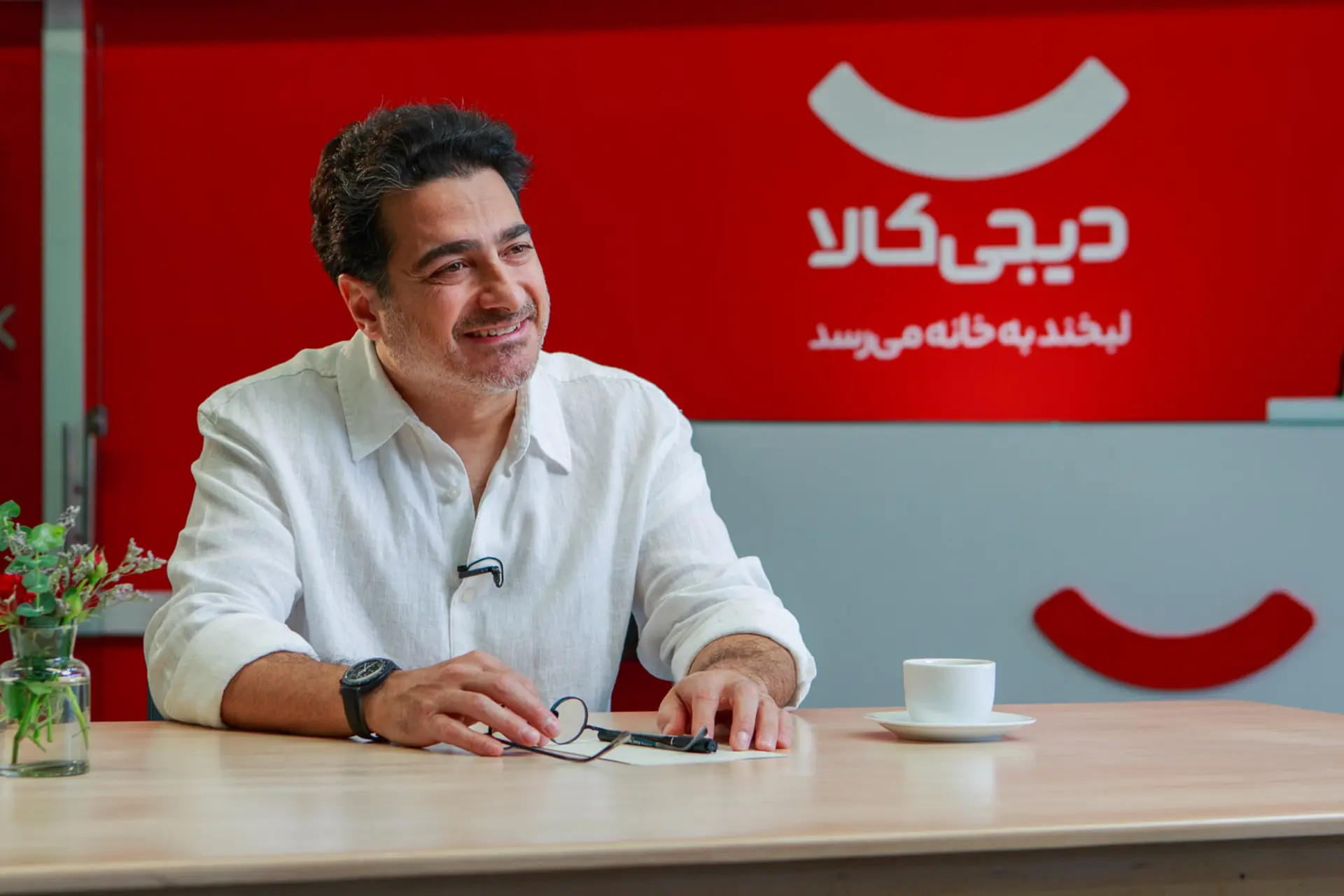 اهدای لپ‌تاپ شخصی همایون شجریان به کمپین «هر جا که
تویی»