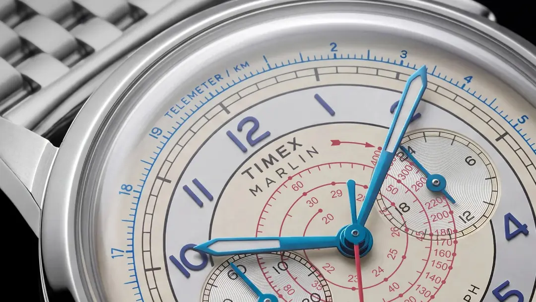 ساعت مچی کرنوگراف تایمکس مارلین (Timex Marlin) با صفحه کلاسیک و عقربه‌های آبی