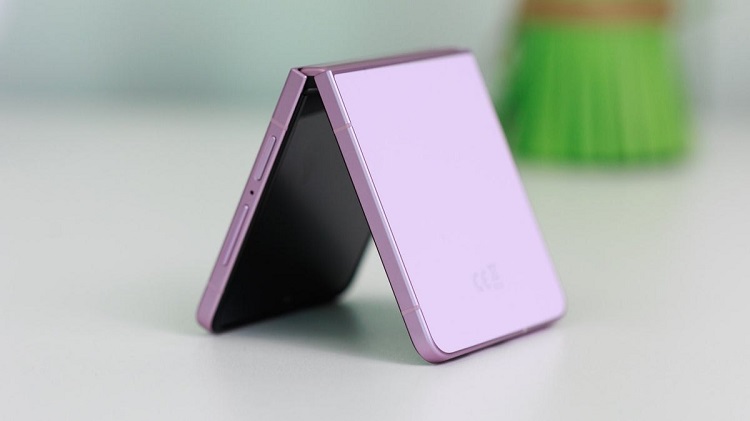 تخفیف بزرگ سامسونگ برای Galaxy Z Flip 8؛ قیمت گوشی تاشو به ۸۰۰ دلار رسید
