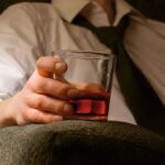 تنهایی چگونه مغز را به سمت مصرف بیشتر الکل سوق
می‌دهد؟