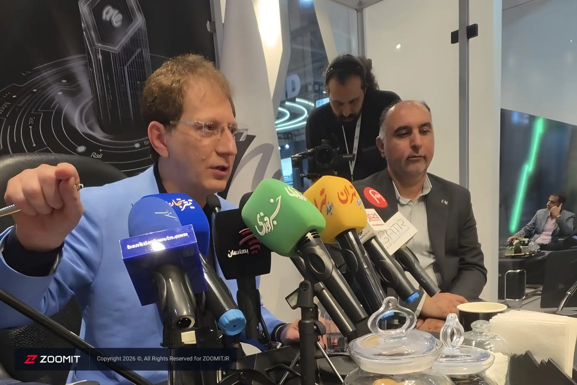 زنجانی در پاسخ به زومیت: بلاکچین اختصاصی خودمان را داریم که
تحریم‌ناپذیر است/ آن‌هایی که به من فحش می‌دهند سایبری
هستند!