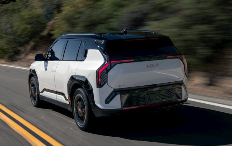 شاسی‌بلند برقی کیا با برد ۵۱۷ کیلومتر و قیمت ۲۹۸۹۰ دلار
