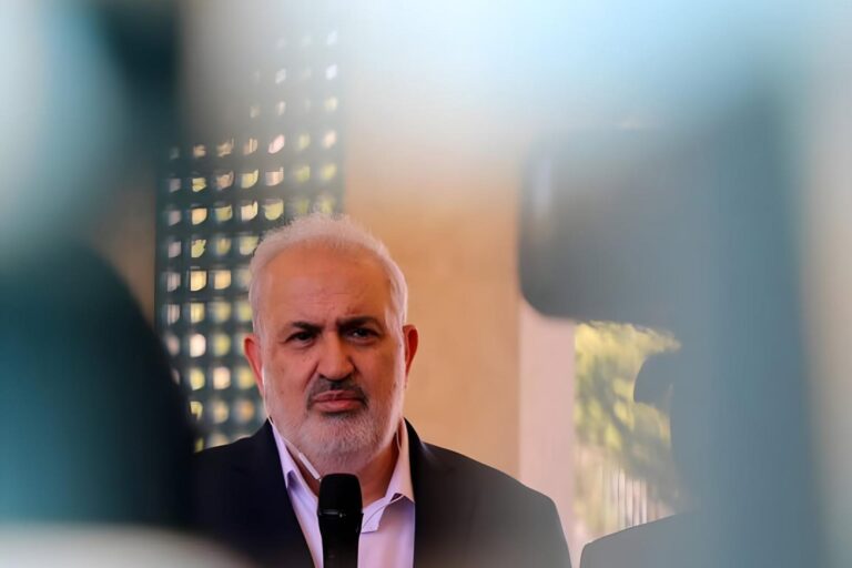 وزیر نیرو: نگفتم خاموشیها تمام شده؛ برای پایداری شبکه برق
صبور باشید