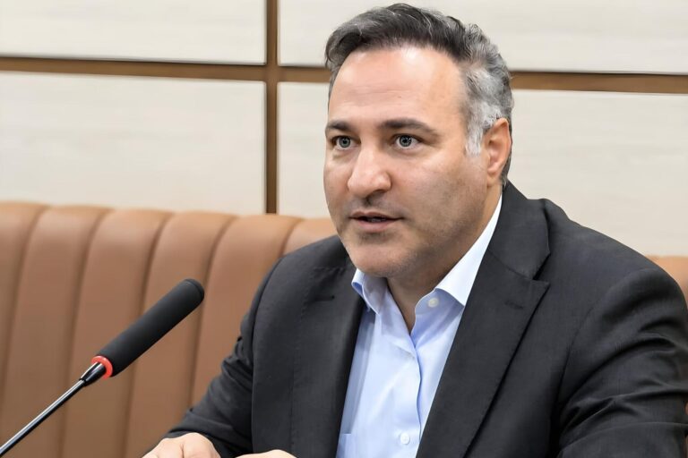 یک نماینده مجلس: افزایش نرخ ارز نباید بهانه‌ای برای چندبرابر
شدن قیمت گوشی باشد