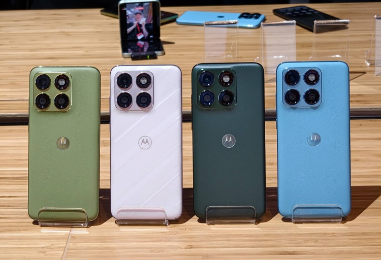 Razr 70 با ۳۵ کریستال Swarovski؛ لوکس‌ترین گوشی تاشوی موتورولا