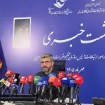 رئیس رگولاتوری درباره علت کاهش سرعت اینترنت در ماه گذشته
توضیح داد/ چرا ای‌سیم ارائه نمی‌شود؟