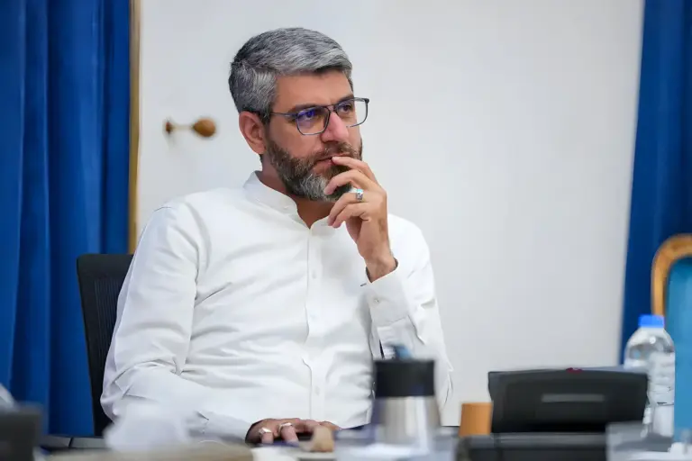 رئیس سازمان تنظیم مقررات: اختلاف با مدیریت شهری در حوزه فیبر
نوری را از مسیرهای قانونی پیگیری میکنیم