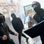 غارت اپل استور در فرانسه / دستگاه‌های سرقت‌شده شاید قابل استفاده نباشند