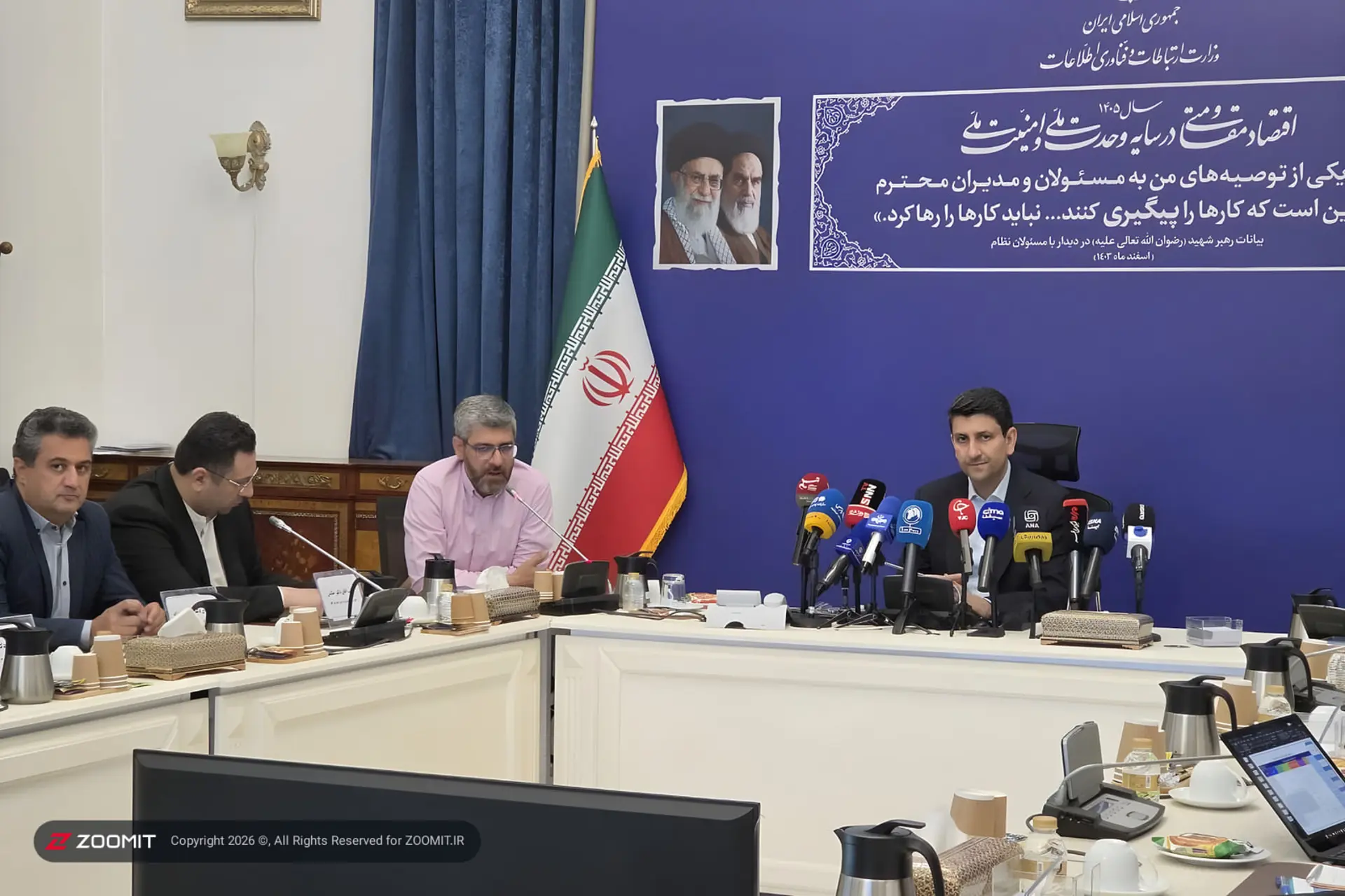وزیر ارتباطات: زیبنده نیست در توسعه فیبر نوری شهر تهران
گرفتار باشیم